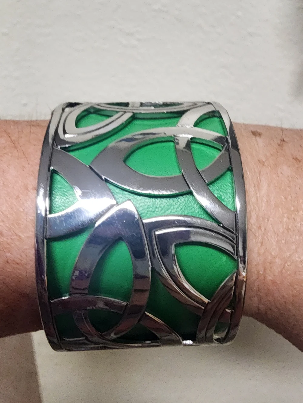 Solvar Green Leather Cutout Metal Cuff Bracelet